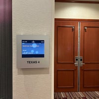 Foto diambil di Renaissance Dallas Richardson Hotel oleh sdk s. pada 12/16/2022