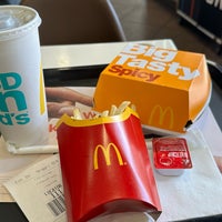 Foto tirada no(a) McDonald&amp;#39;s por Nino M. em 5/25/2023