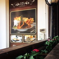 Foto tirada no(a) Lotus Cafe Restaurant por Zümrüt Ş. em 7/6/2017