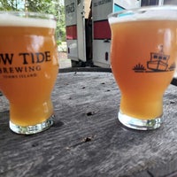 Photo taken at Low Tide Brewery by Rauno R. on 8/20/2022