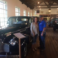 Das Foto wurde bei Estes-Winn Antique Car Museum von Sandy D. am 5/6/2017 aufgenommen