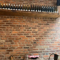 10/23/2021 tarihinde Matt M.ziyaretçi tarafından LENA Wine Bar'de çekilen fotoğraf