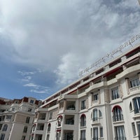 รูปภาพถ่ายที่ Hôtel Majestic Barrière โดย Fahad a. เมื่อ 8/17/2023