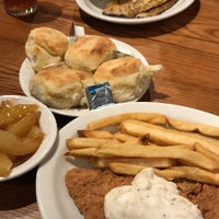 Photo taken at Cracker Barrel Old Country Store by Matthew on 3/3/2018