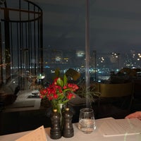 Das Foto wurde bei Georges Hotel Roof Terrace von SalEh am 2/16/2024 aufgenommen