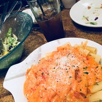 Photo taken at Olive Garden by Sarah Z. on 3/24/2018