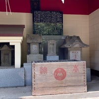 Photo taken at 当代島稲荷神社 by Rebellio A. on 5/21/2023
