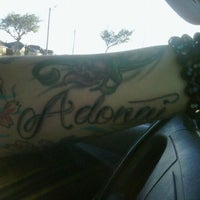 Foto diambil di Axis Tattoo and Body Piercing oleh Rachel M. pada 8/14/2011