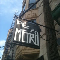 Photo taken at Pizza Metro by Eliot on 7/28/2011