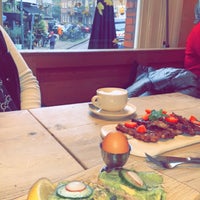 Photo taken at Le Pain Quotidien (Oud Zuid) by B.A on 12/7/2023