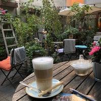 Foto tomada en Weranda Caffe  por Deniz Miray A. el 9/6/2019