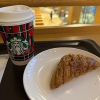 Photo taken at Starbucks by なの や. on 12/1/2023