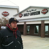 10/7/2012にCarlos V.がIndyWest Harley-Davidsonで撮った写真