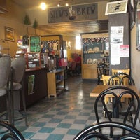 รูปภาพถ่ายที่ Stew&amp;#39;s Brew Coffeehouse โดย &amp;quot;Saint Rocket&amp;quot; A. เมื่อ 4/3/2013