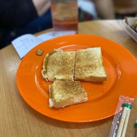 Photo taken at Kedai Kopi Fook Yuen 富源茶餐室 by Siu Fei T. on 3/17/2024