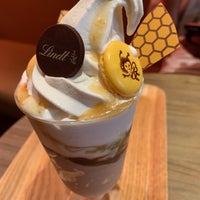 Photo taken at Lindt Chocolat Café by やぶきち on 8/11/2020