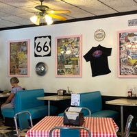 8/29/2021 tarihinde Agnes T.ziyaretçi tarafından The Pink Cadillac Diner'de çekilen fotoğraf