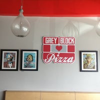 รูปภาพถ่ายที่ Grey Block Pizza โดย Luis L. เมื่อ 7/27/2013