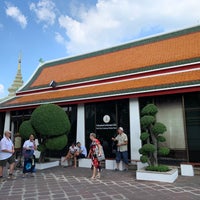Photo taken at Wat Pho Thai Traditional Medical and Massage School by Harun B. on 10/26/2019