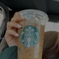 Das Foto wurde bei Starbucks von Areej am 4/14/2024 aufgenommen