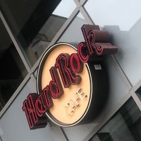 Photo taken at Hard Rock Cafe Köln by CLOSED C. on 8/19/2023