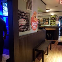 5/10/2018 tarihinde Jenna S.ziyaretçi tarafından MicGinny&amp;#39;s Restaurant &amp;amp; Sports Pub'de çekilen fotoğraf