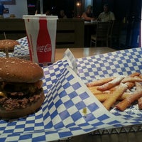 Das Foto wurde bei Boardwalk Fresh Burgers and Fries von Lindsay-Lu W. am 9/16/2013 aufgenommen