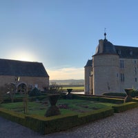 Снимок сделан в Château de Lavaux-Sainte-Anne пользователем Robin B. 2/28/2022