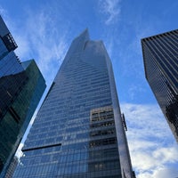 Foto diambil di Bank of America Tower oleh Robin B. pada 4/5/2024