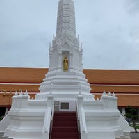 Photo taken at Wat Mahathat Yuwarajarangsarit Rajaworamahavihara by Robin B. on 7/9/2023