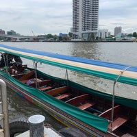 Photo taken at ท่าเรือพระอาทิตย์ (Phra Arthit Pier) N13 by Robin B. on 7/9/2023
