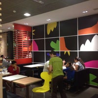 Photo prise au McDonald&amp;#39;s par Rafael C. le8/15/2013