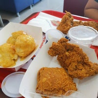 Photo taken at Texas Chicken by 𝘾𝙝𝙞𝙖𝙢𝙖𝙢𝙞 . on 8/5/2019