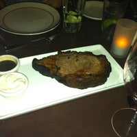 Photo prise au The Saloon Steakhouse par Oscar V. le10/18/2012