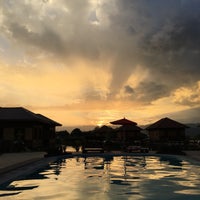 Photo taken at Shwe Inn Tha Floating Resort by Skywalkerstyle on 10/6/2016