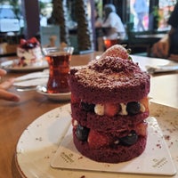 Foto tomada en By Şekerci Cafe  por 🫥 el 9/8/2022