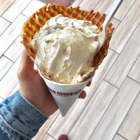 Photo taken at Cold Stone Creamery by Shrouq on 6/25/2019