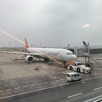 Photo taken at Gate 143 by Kei P. on 11/11/2023