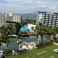Foto diambil di Club Paradiso Hotel &amp;amp; Resort oleh Celaleddin T. pada 8/29/2023