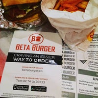 11/18/2015 tarihinde Chad O.ziyaretçi tarafından Beta Burger'de çekilen fotoğraf