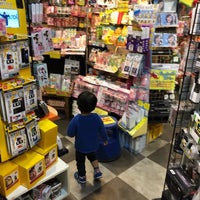 ヴィレッジヴァンガード Bookstore In 世田谷区 ヴィレッジヴァンガード Bookstore In 世田谷区