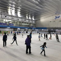 Photo taken at Meiji Jingu Gaien Ice Skating Rink by Yosuke H. on 7/18/2022