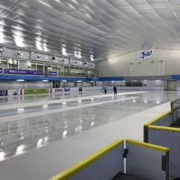 Photo taken at Meiji Jingu Gaien Ice Skating Rink by Yosuke H. on 8/1/2022