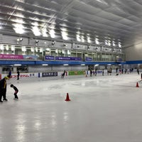 Photo taken at Meiji Jingu Gaien Ice Skating Rink by Yosuke H. on 5/2/2022