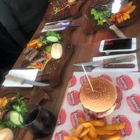 Foto scattata a Beeves Burger&amp;amp;Steakhouse da _Maaahna✨ il 3/29/2018