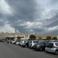Foto diambil di Centro Commerciale Campania oleh RINO S. pada 5/9/2024