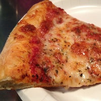 Снимок сделан в Pizza L&#39;Vino пользователем Eva L. 12/30/2012