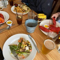 Снимок сделан в Westbrook Lobster Restaurant &amp;amp; Bar пользователем J. D. L. 7/3/2021