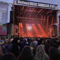 รูปภาพถ่ายที่ Westword Music Showcase โดย J. D. L. เมื่อ 9/11/2022