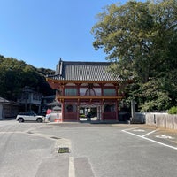 Photo taken at 日照山 無量寿院 極楽寺 (第2番札所) by 拓馬 森. on 10/18/2023